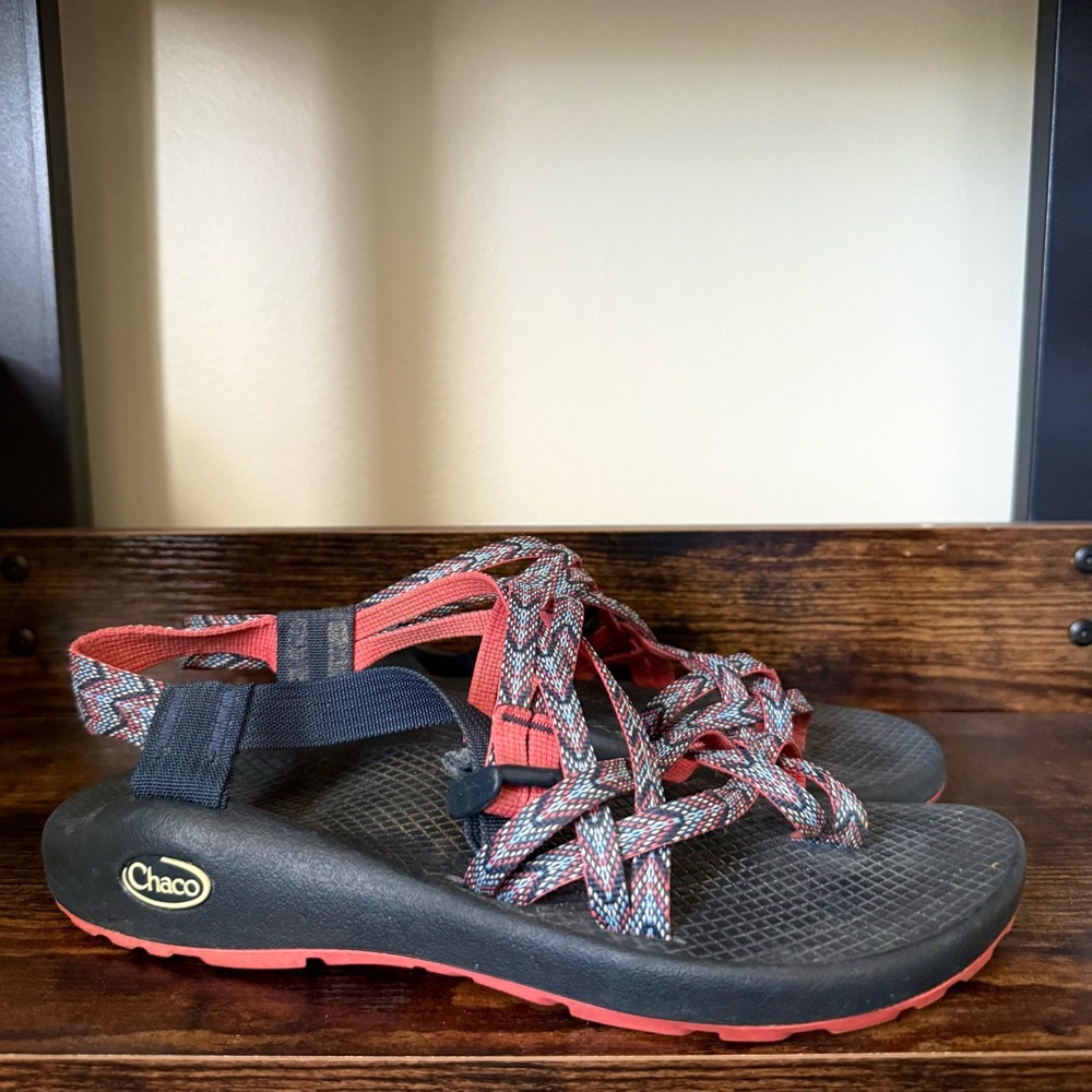 Chaco Red and Black Strappy Sandals ZX/2 Women’s Size 9 Summer Hiking